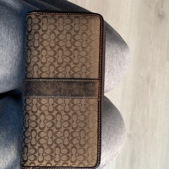 COACH ZIP AROUND WALLET - Picture 1 of 8